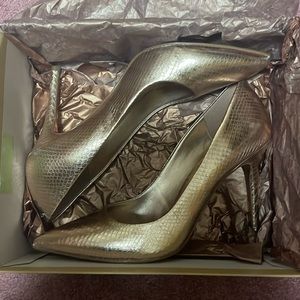 MICHAEL Michael Kors - Claire Pump - Metallic Leather